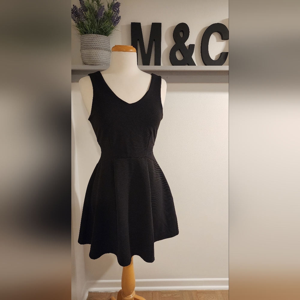 Monteau beautiful fitted Black Dress Sze Small